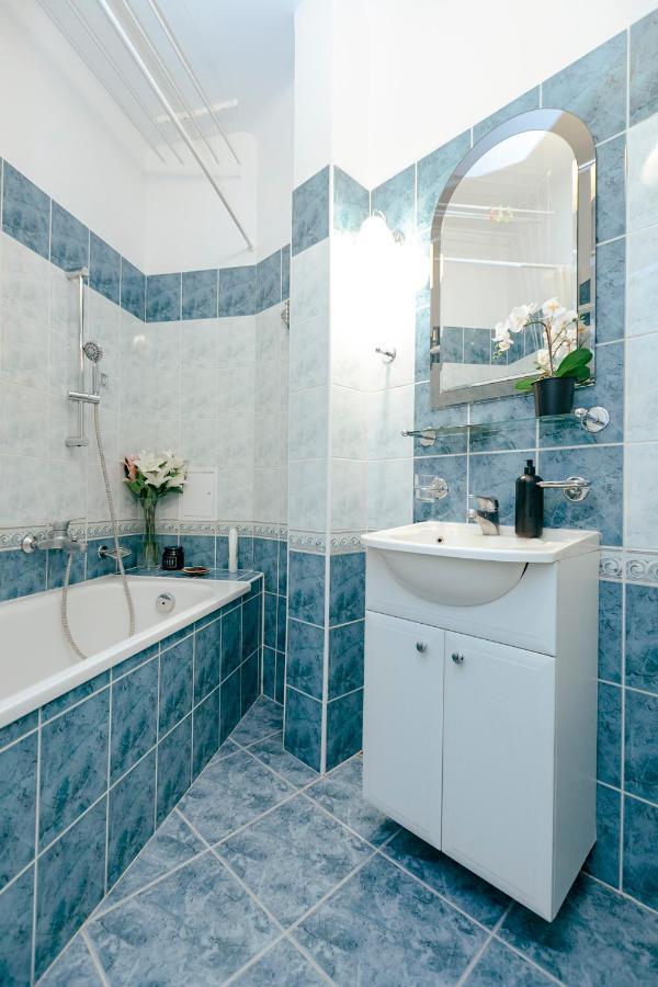 Wilcza 3 Blue - 260 Metrow Od Ambasady Usa - Better Rental Varsó Kültér fotó
